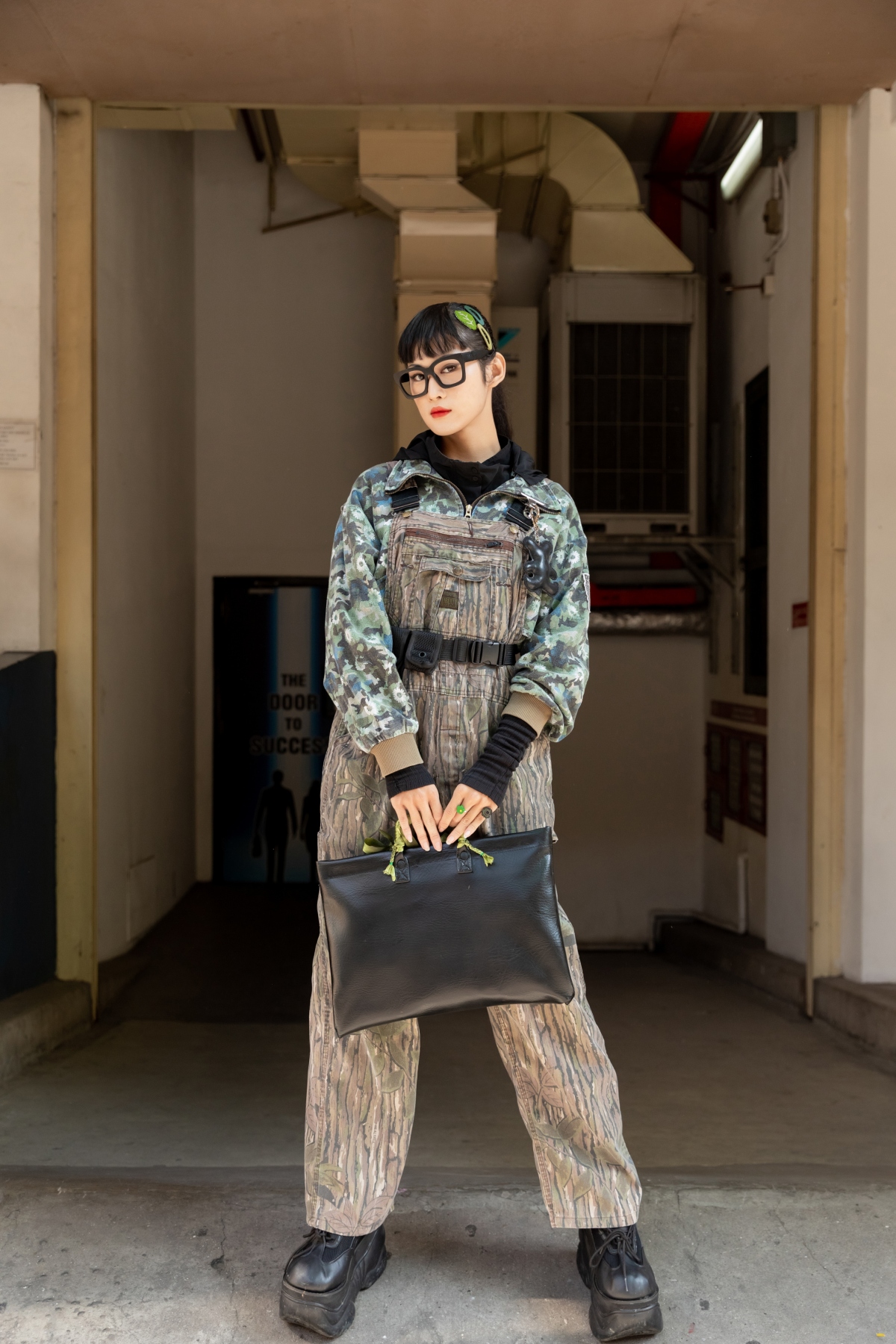 A hau mau thuy dien nguyen cay xanh trong ngay thu 5 the best street style 2020 hinh anh 9