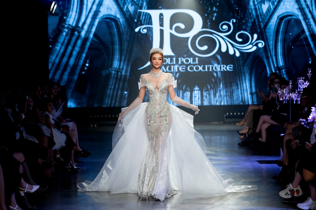 Váy dạ hội táo bạo ở chung kết Hoa hậu Quốc tế 2022