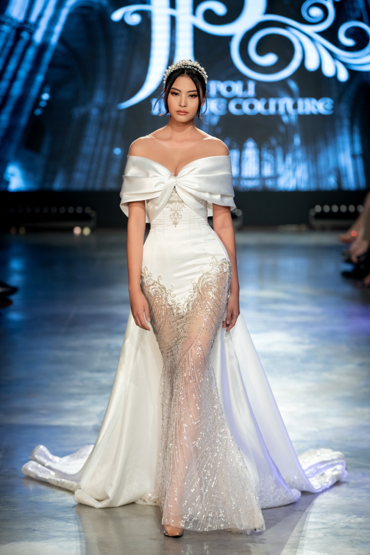 tieu vy dien vay cuoi dep tua nu than tai vietnam international fashion festival hinh anh 11