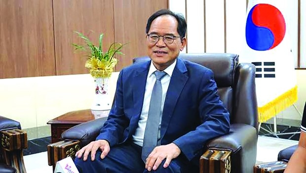 korean ambassador extends message of hope with mv in vietnamese picture 1