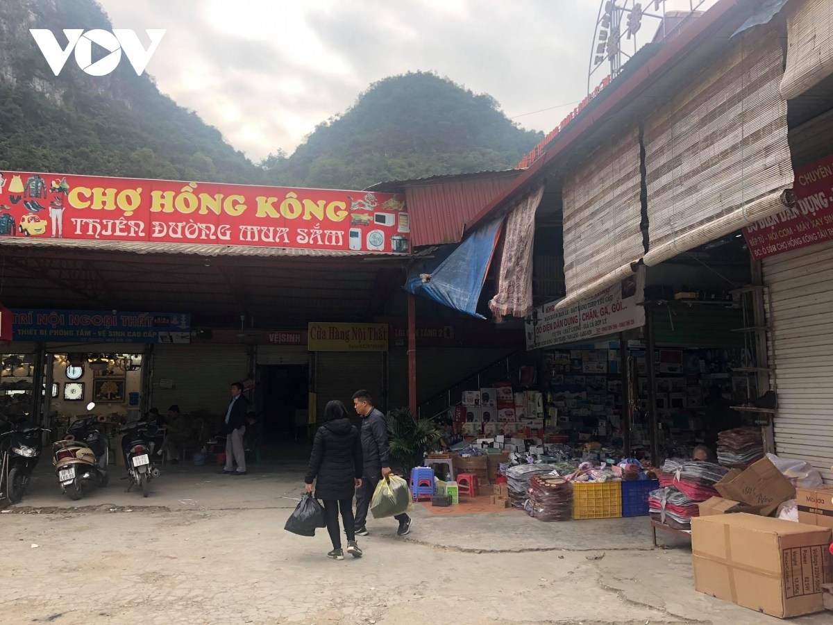 impact of covid-19 pandemic sees tan thanh border gate market fall quiet picture 1
