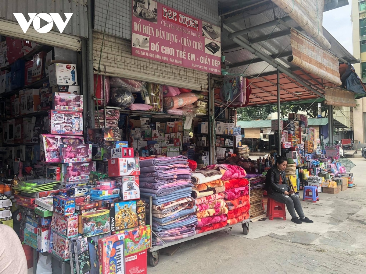 impact of covid-19 pandemic sees tan thanh border gate market fall quiet picture 14