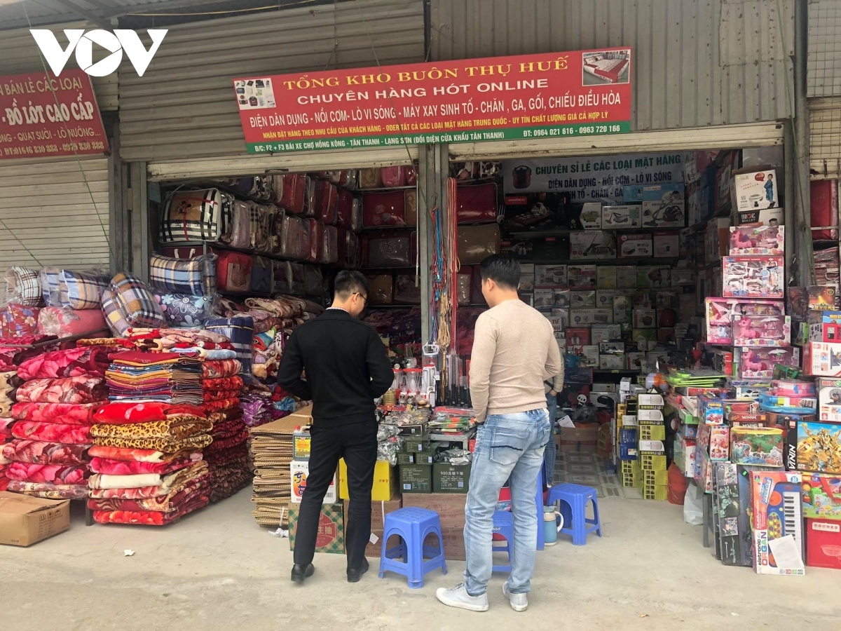 impact of covid-19 pandemic sees tan thanh border gate market fall quiet picture 15
