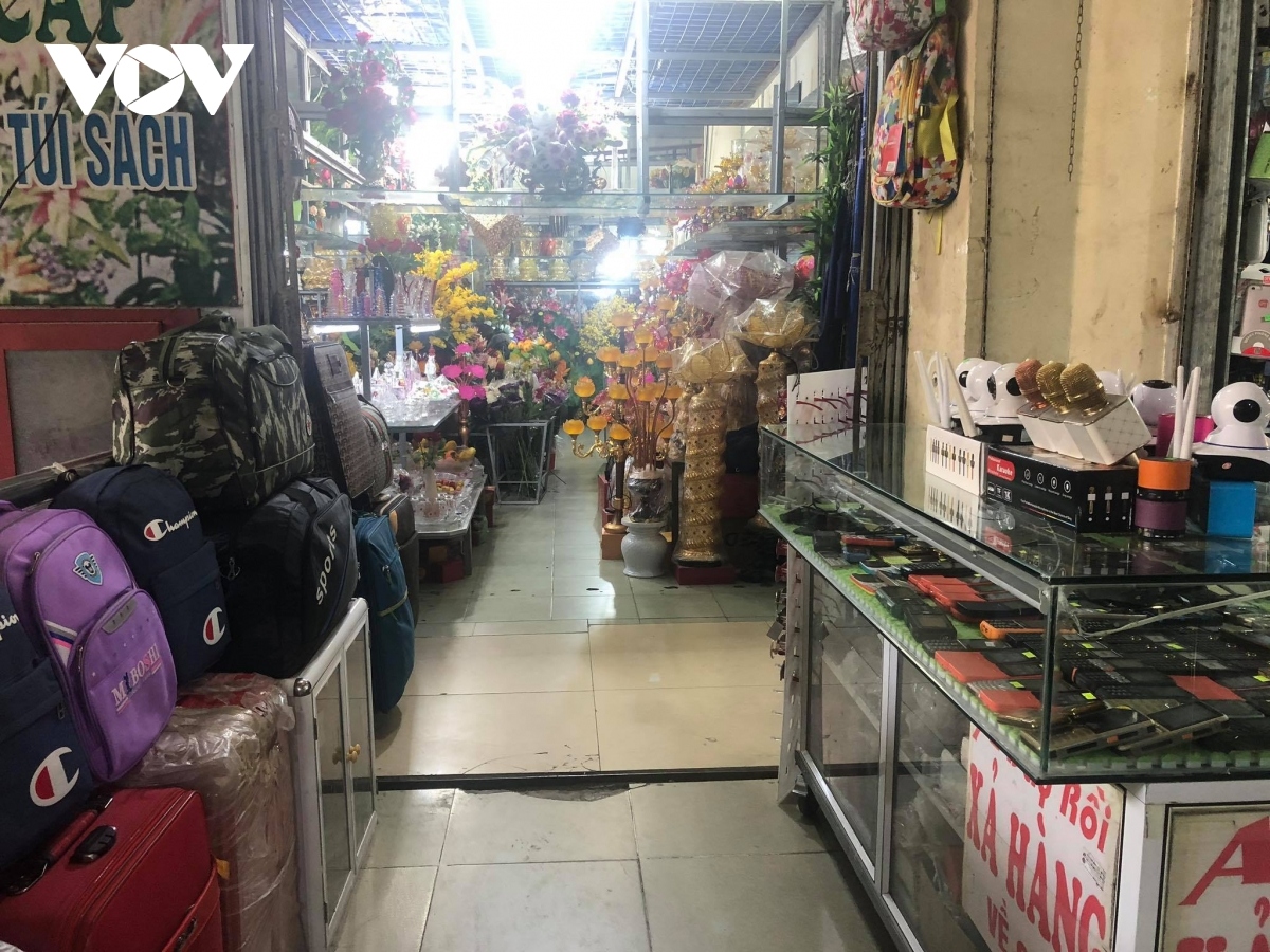 impact of covid-19 pandemic sees tan thanh border gate market fall quiet picture 9