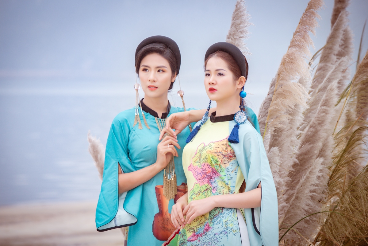 hoa hau ngoc han hanh phuc khi ba ngoai den ung ho bst ao dai moi hinh anh 15