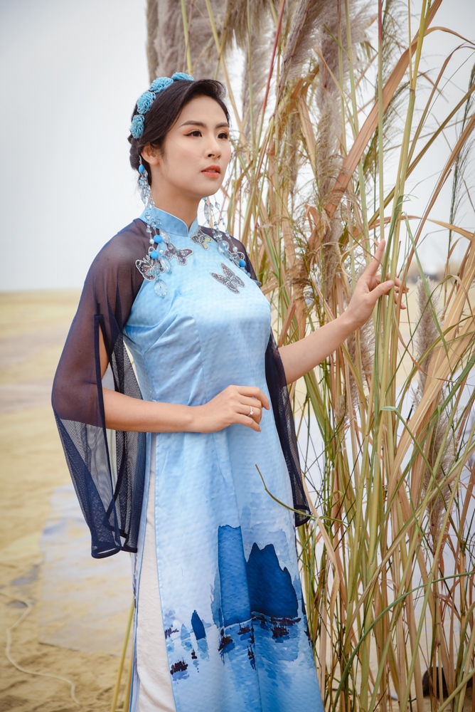 hoa hau ngoc han hanh phuc khi ba ngoai den ung ho bst ao dai moi hinh anh 16