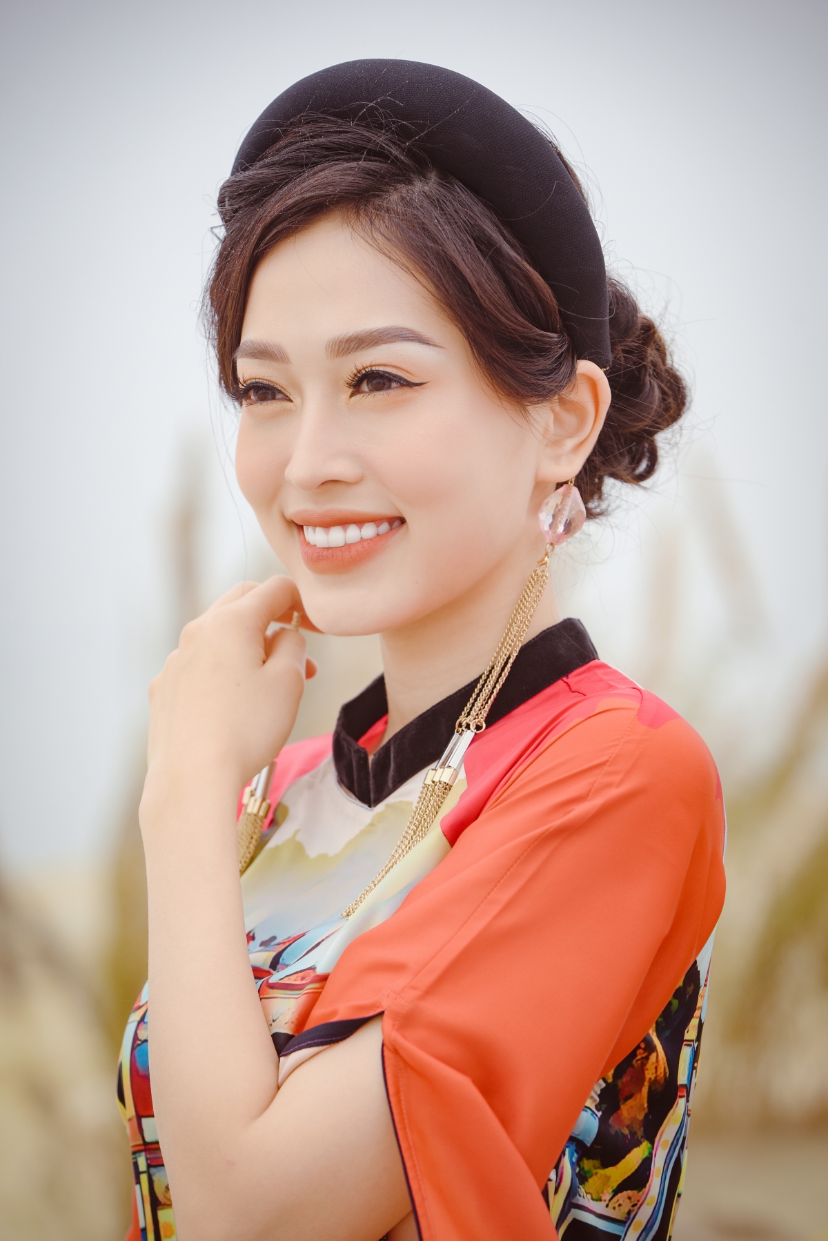 hoa hau ngoc han hanh phuc khi ba ngoai den ung ho bst ao dai moi hinh anh 8