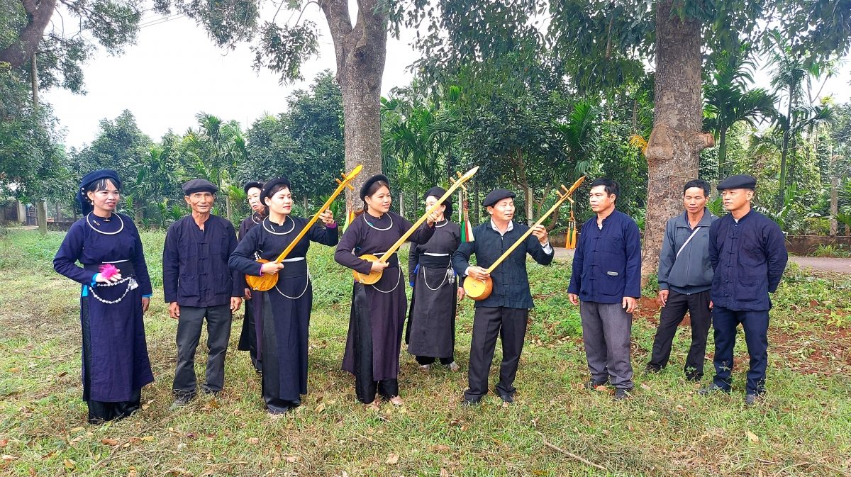 Dua dan tinh, hat then viet bac vao tay nguyen hinh anh 4