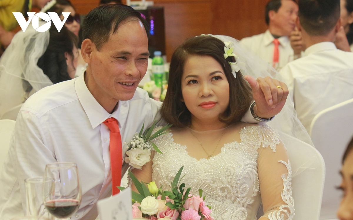 46 needy couples hold special mass wedding in hanoi picture 8