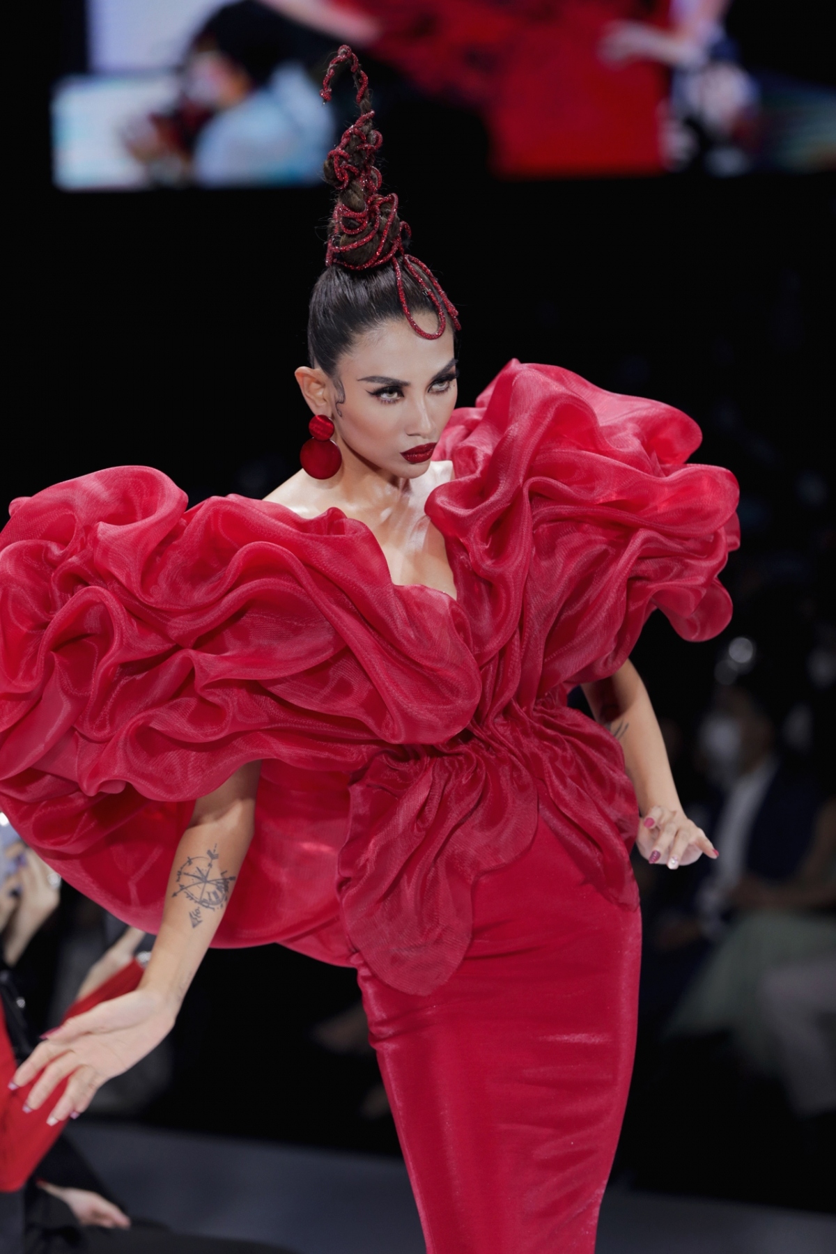 collection by designer minh ha concludes vietnam international fashion week 2020 picture 2