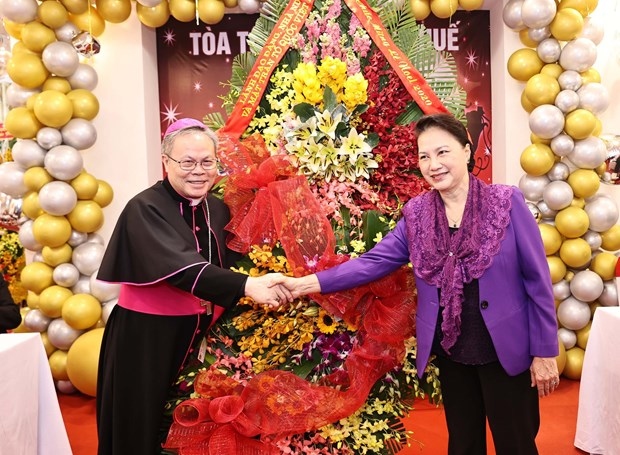 na leader pays pre-christmas visit to archdiocese of hue picture 1