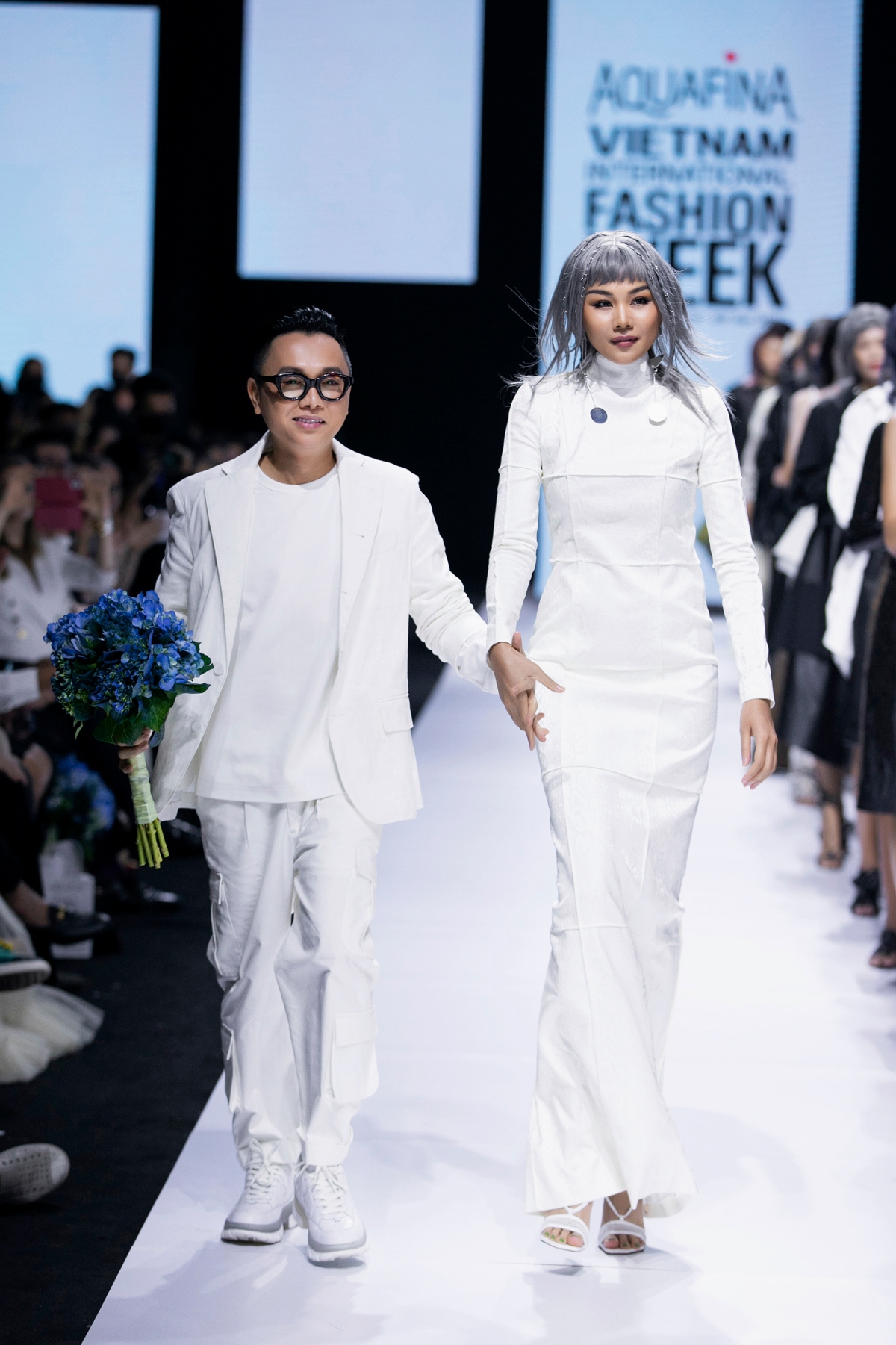 tân hoa hậu Đỗ thị hà lần đầu catwalk trong show của công trí tại tuần lễ thời trang hình ảnh 18 tan hoa hau Do thi ha lan dau catwalk trong show cua cong tri tai tuan le thoi trang hinh anh 18