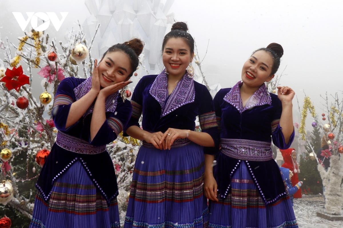 sa pa winter festival attracts visitors amid extreme cold spell picture 5