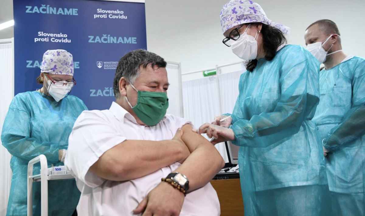 slovakia bat dau tiem vaccine covid-19 hinh anh 1