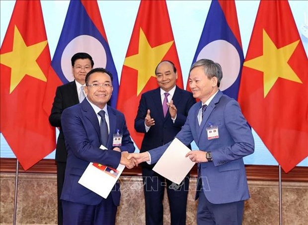 evn signs mou to buy electricity, develop power projects in laos picture 1