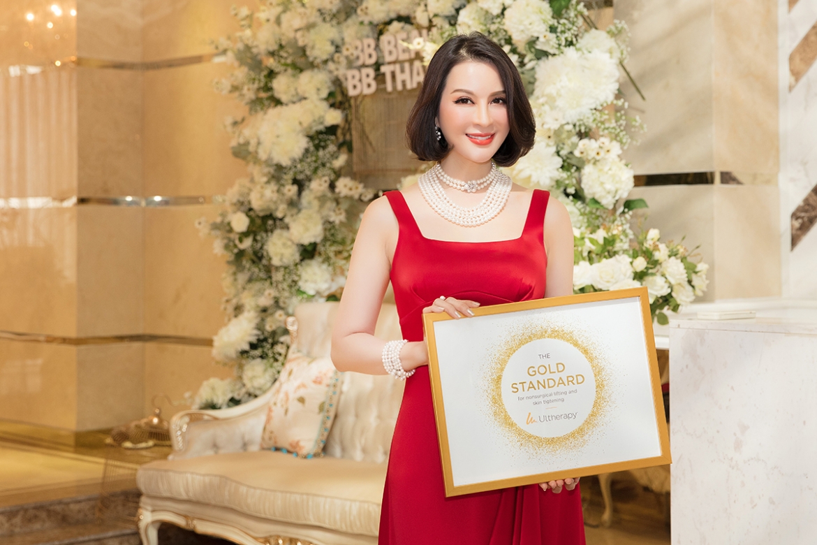 mc thanh mai tre dep trong khung canh mua dong lanh gia nuoc nga hinh anh 11