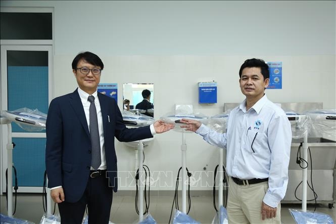quang ngai province receives medical equipment from rok picture 1