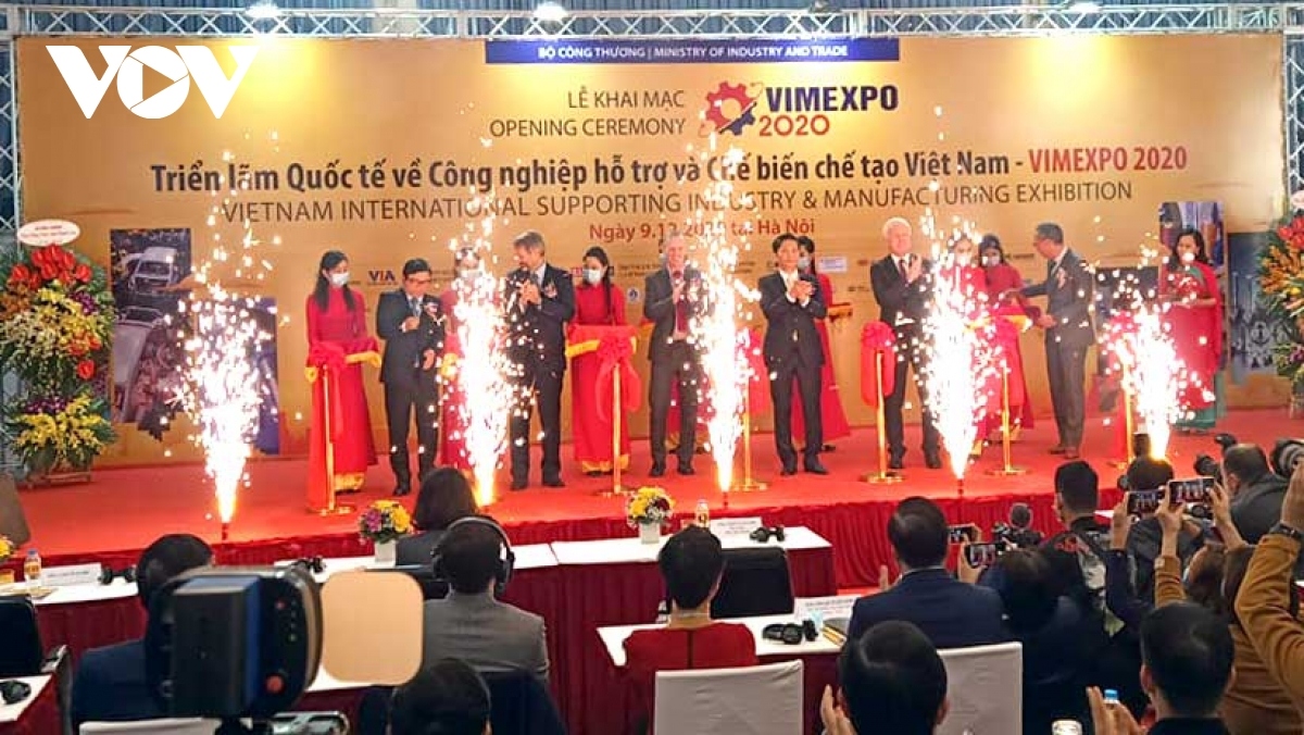 first int l exhibition on supporting industry gets underway in hanoi picture 1