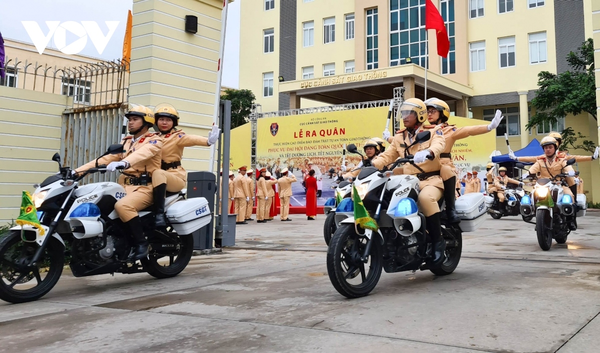intensive traffic safety campaign launched ahead of tet holiday picture 3
