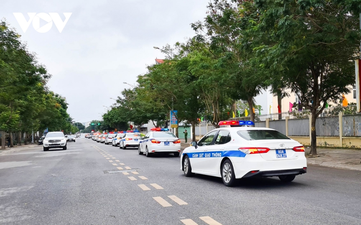 intensive traffic safety campaign launched ahead of tet holiday picture 5