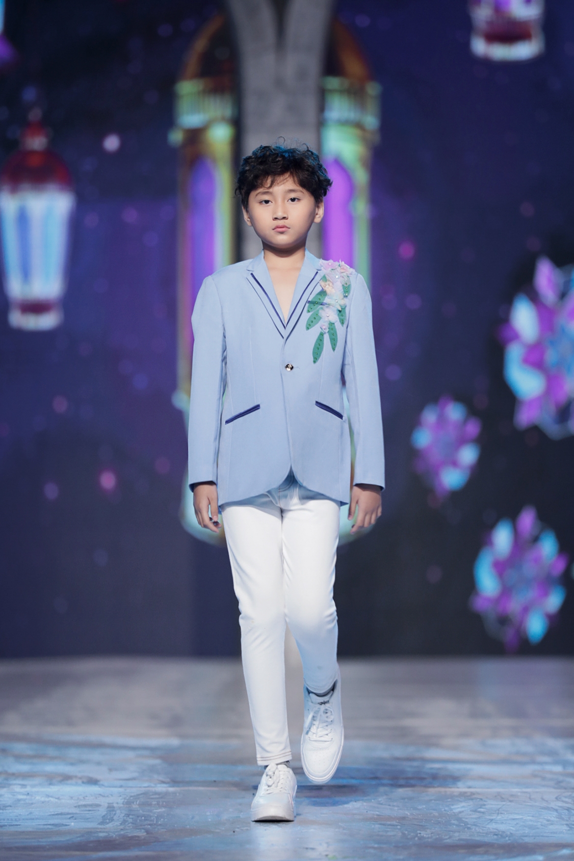 Mẫu nhí từng tham gia show thời trang của NTK Đỗ Mạnh Cường vào tháng 10/2020, góp mặt vào Việt Nam Runway Fashion Week trong BST của NTK Trương Thanh Long.