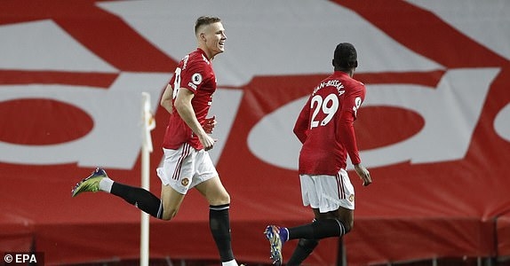 McTominay lập cú đúp nhanh nhất lịch sử Ngoại hạng Anh, MU chơi tennis với Leeds United