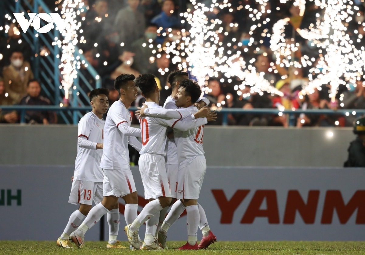 national team enjoy 3-2 friendly win over vietnamese u22 side picture 4