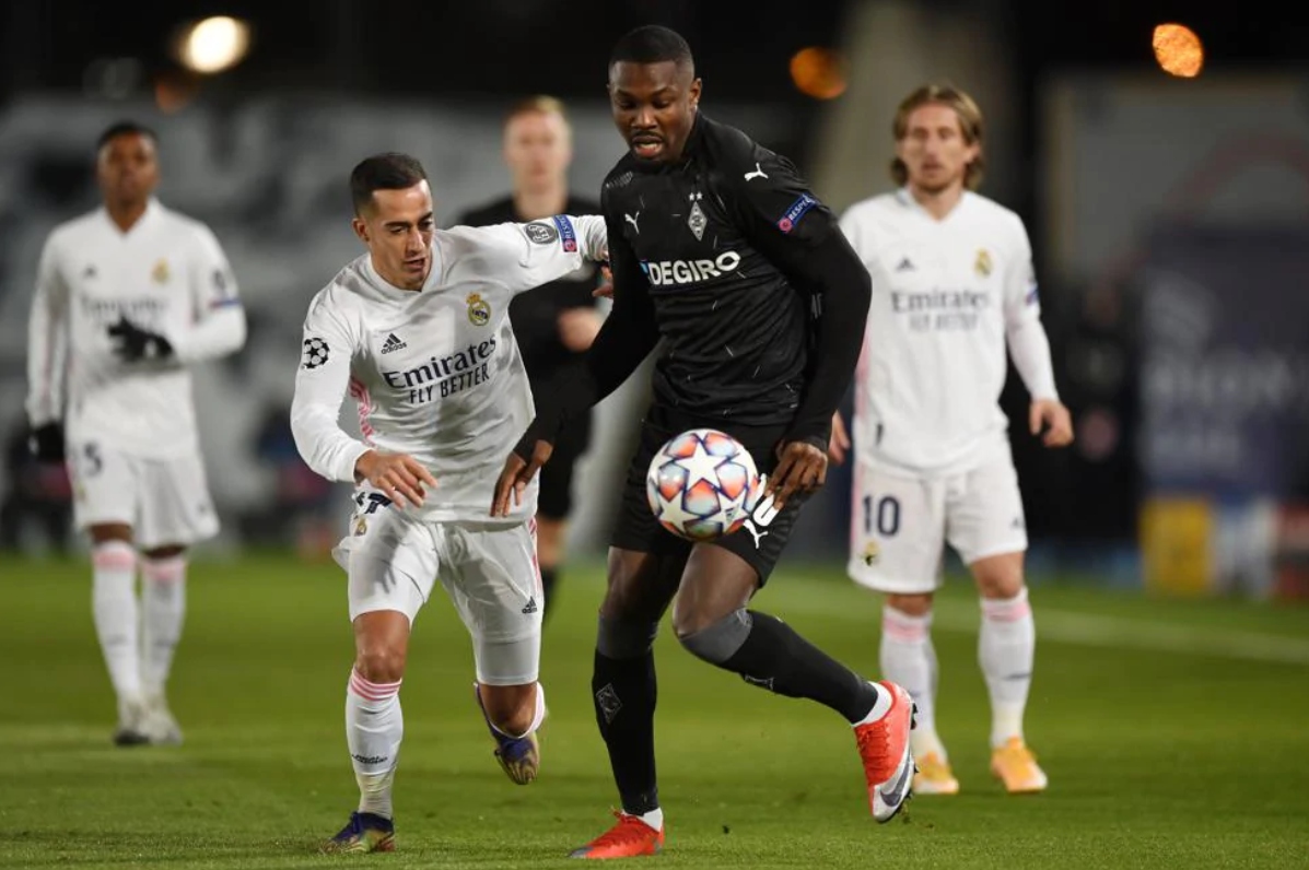 Vazquez (trái) đang có màn trình diễn ấn tượng. (Ảnh: UEFA).