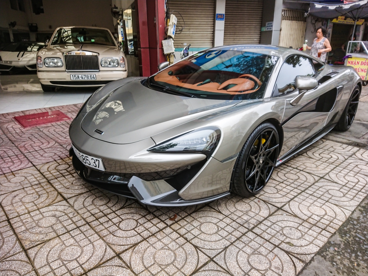 McLaren 570S với bộ mâm Forgiato tái xuất đường phố Sài Gòn