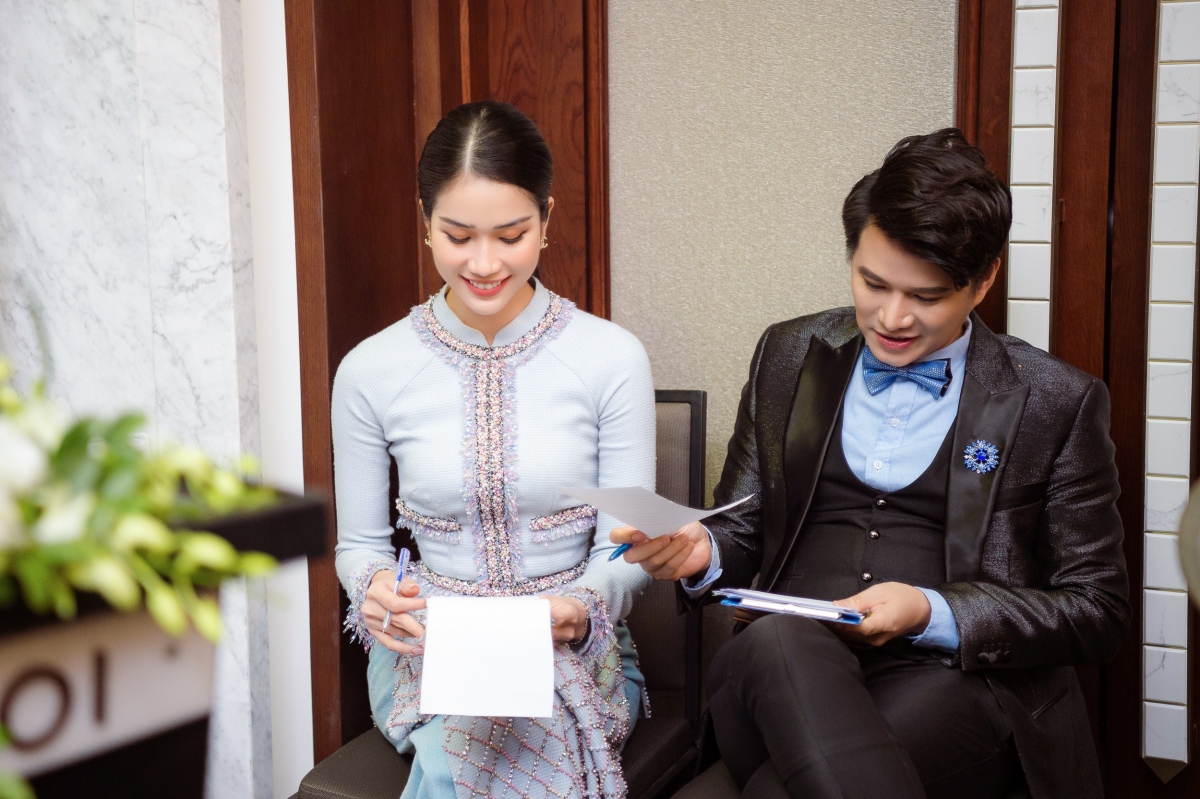 Á hậu phương anh trở thành mc song ngữ anh - pháp trước chính khách quốc tế hình ảnh 4 A hau phuong anh tro thanh mc song ngu anh - phap truoc chinh khach quoc te hinh anh 4