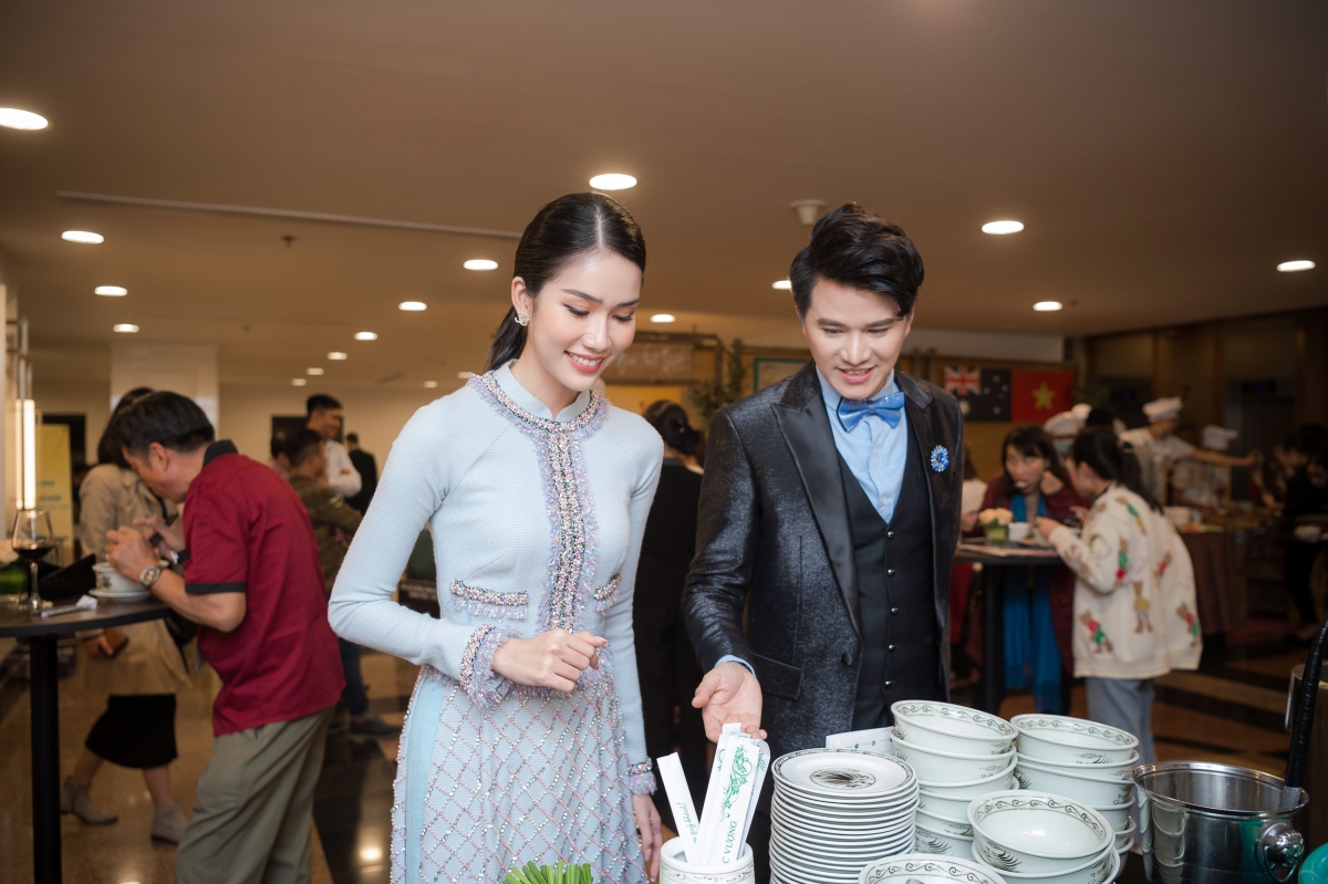 Á hậu phương anh trở thành mc song ngữ anh - pháp trước chính khách quốc tế hình ảnh 5 A hau phuong anh tro thanh mc song ngu anh - phap truoc chinh khach quoc te hinh anh 5