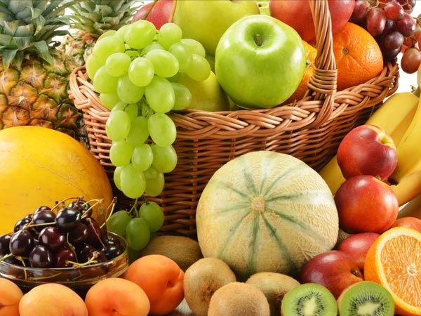 Ăn nhiều rau xanh và hoa quả: Thêm nhiều rau xanh và hoa quả vào chế độ ăn uống giúp tăng cường hệ miễn dịch và giảm nguy cơ thừa cân, béo phì. Bạn cũng nên hạn chế ăn thực phẩm nhiều dầu mỡ hoặc nhiều đường hóa học và chất bảo quản.