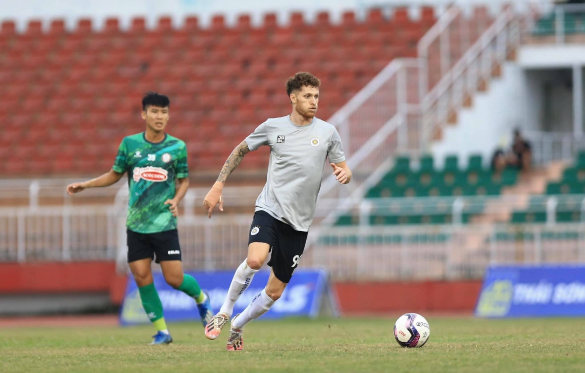 Doan van hau, bui hoang viet anh va doi hinh u22 dang gom cua ha noi fc hinh anh 10