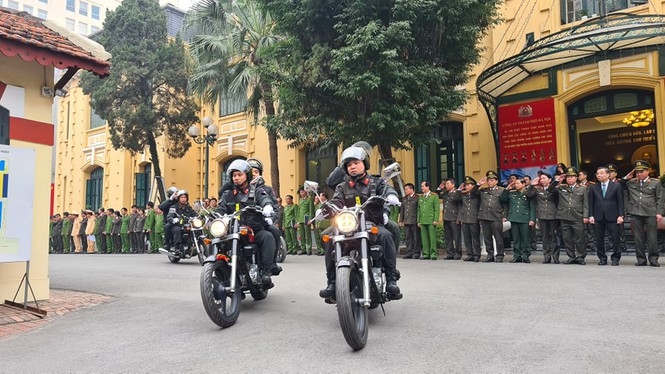 công an hà nội ra quân với 100 quân số để bảo vệ Đại hội Đảng lần thứ xiii hình ảnh 2 cong an ha noi ra quan voi 100 quan so de bao ve Dai hoi Dang lan thu xiii hinh anh 2