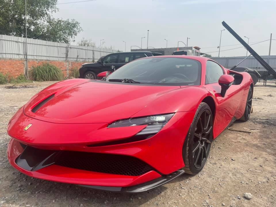 Siêu phẩm Ferrari SF90 Stradale cập bến Việt Nam