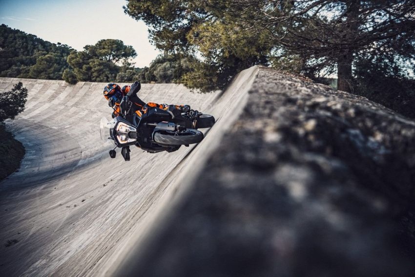 ktm 1290 super adventure s 2021 hien dai va the thao hon hinh anh 9