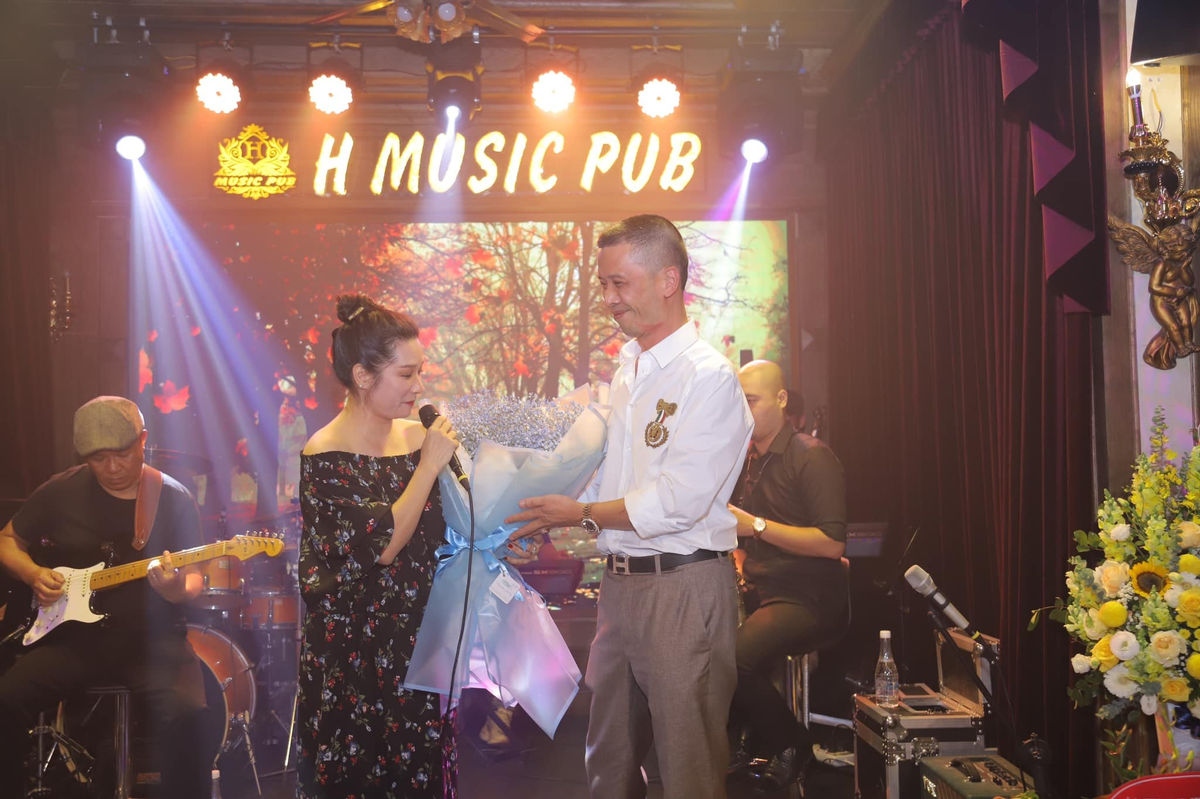 Ninh Hải Bolero và nghệ sĩ Thanh Thanh Hiền.