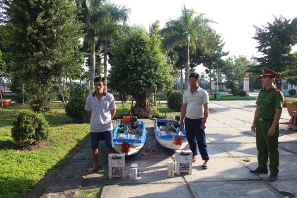 bat qua tang 2 doi tuong dung xung dien danh bat thuy san hinh anh 1