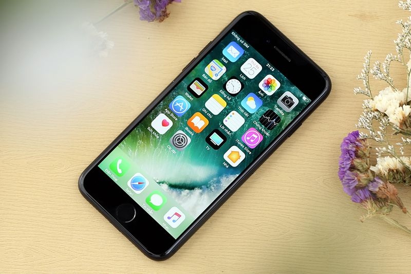 iOS 15 chỉ làm việc với iPhone 7 trở về sau.