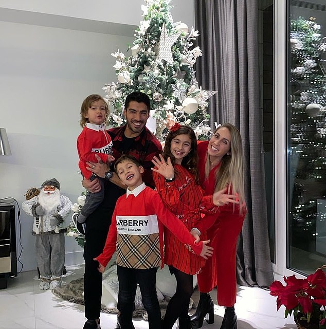 cristiano ronaldo va cac ngoi sao bong da don nam moi 2021 nhu the nao hinh anh 4