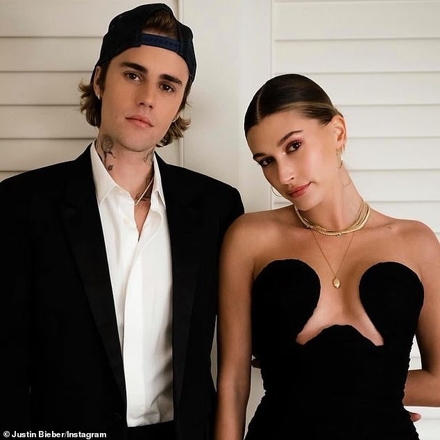 justin bieber điển trai sánh đôi bên bà xã sau sự cố quên lời bản hit trong đêm giao thừa hình ảnh 1 justin bieber dien trai sanh doi ben ba xa sau su co quen loi ban hit trong dem giao thua hinh anh 1