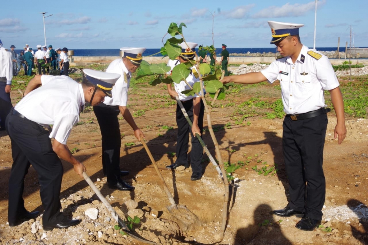 Quân dân thị trấn Trường Sa phát động phong trào thi đua "lập công dâng Đảng"