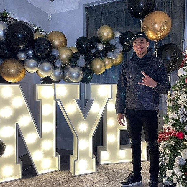 cristiano ronaldo va cac ngoi sao bong da don nam moi 2021 nhu the nao hinh anh 2