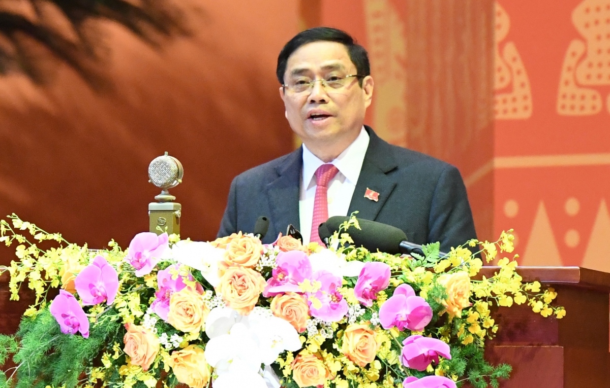 Pham Minh Chinh, Politburo member, secretary of the Communist Party of Vietnam (CPV) Central Committee, and head of the CPV Central Committee’s Organisation Commission, presents a draft of working regulations and election rules at the event.