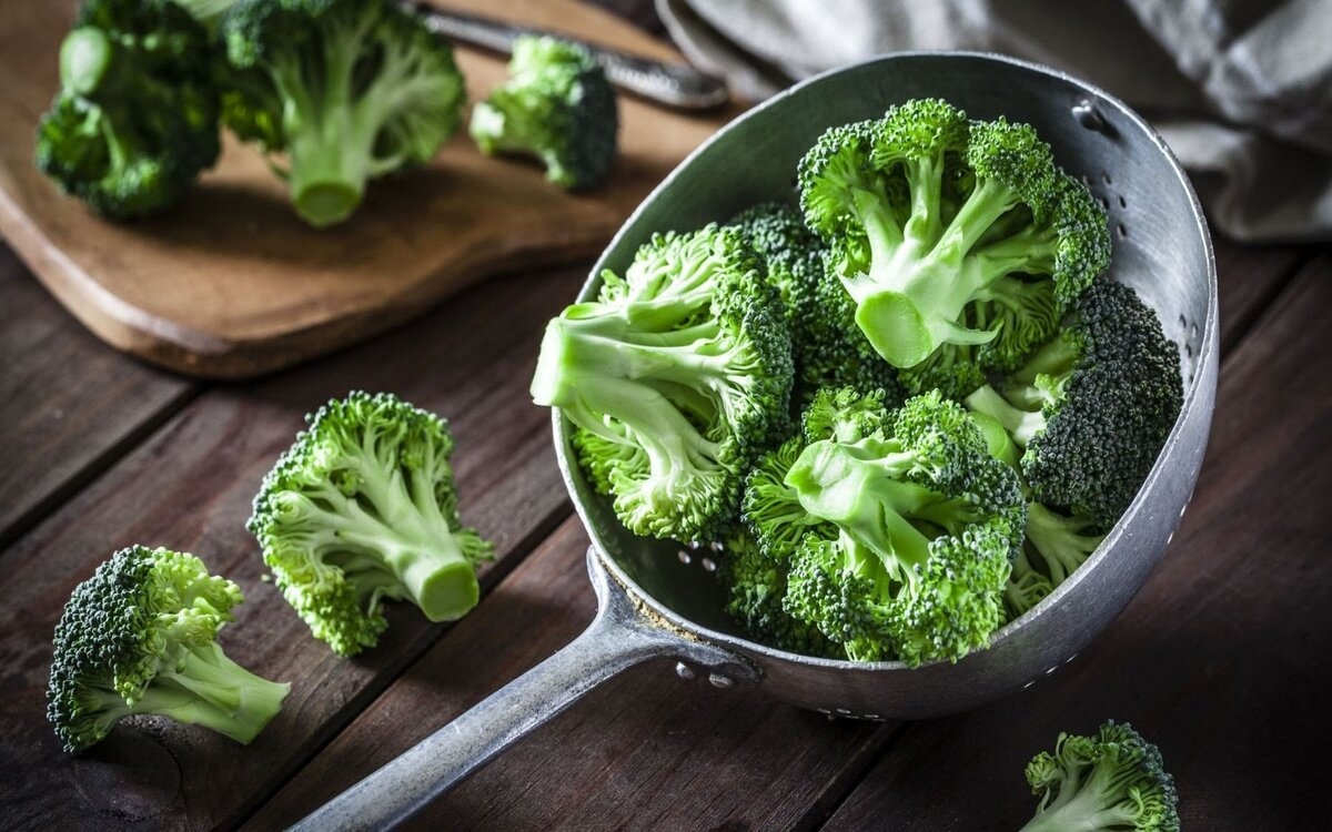 Bông cải xanh chứa sulforaphane giúp kích hoạt các gen và enzym chống ô xy hóa trong các tế bào miễn dịch, giúp chống lại các gốc tự do trong cơ thể và ngăn ngừa bệnh.
