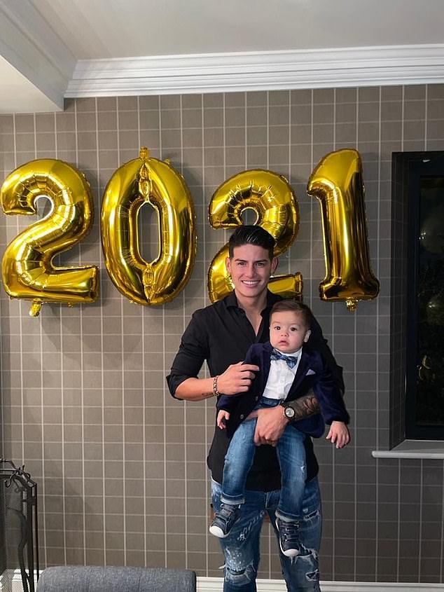cristiano ronaldo va cac ngoi sao bong da don nam moi 2021 nhu the nao hinh anh 5