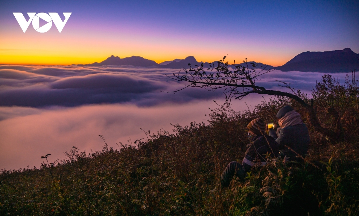 trekkers can enjoy a spectacular sunset on muoi mountain picture 6