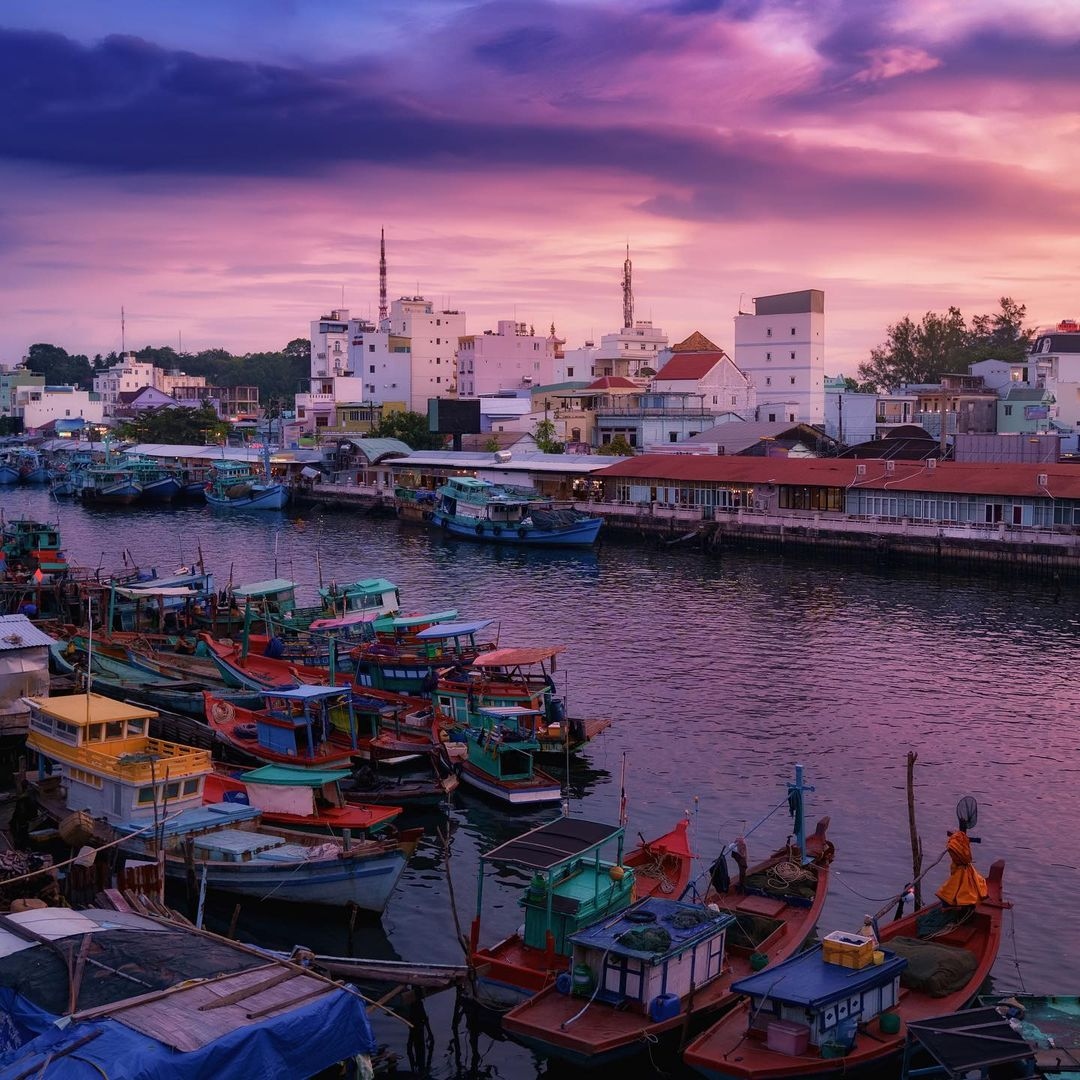 Làng chài Hàm Ninh. Nguồn: Flyasiana