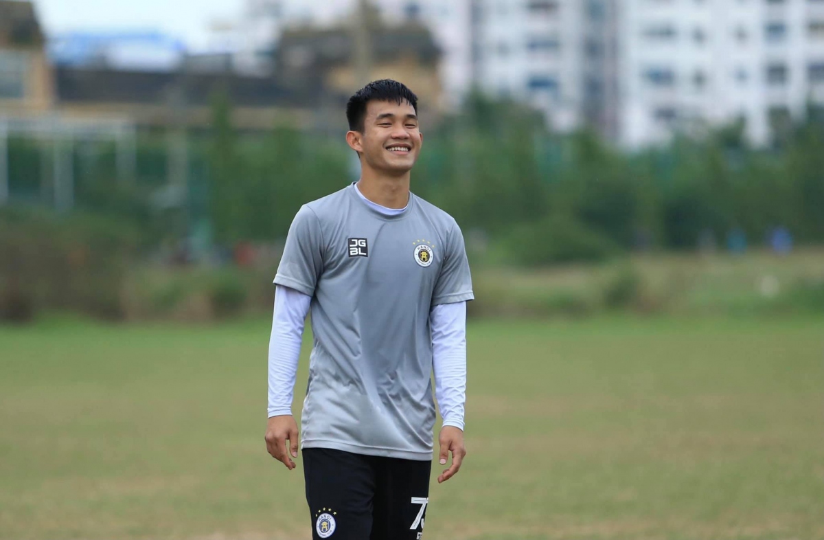 Doan van hau, bui hoang viet anh va doi hinh u22 dang gom cua ha noi fc hinh anh 7