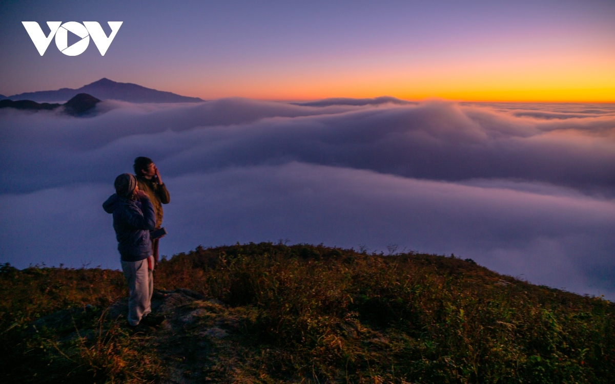 trekkers can enjoy a spectacular sunset on muoi mountain picture 7